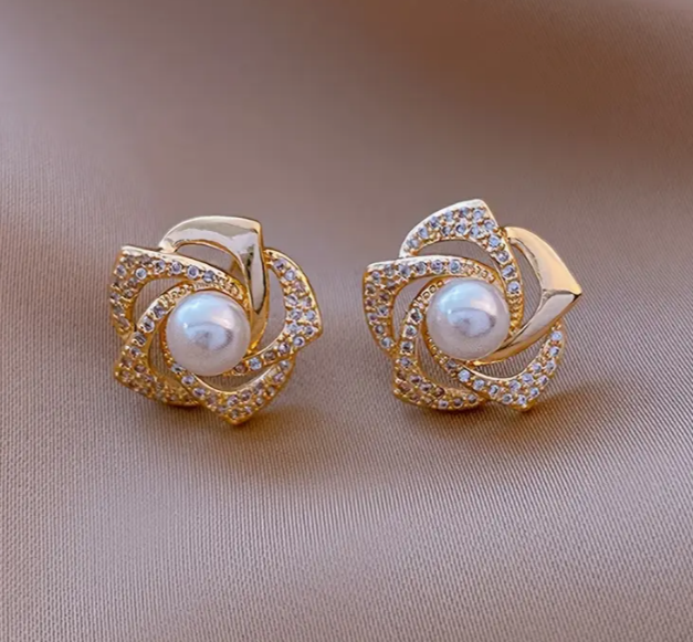 Exquisite Hollow Flower Design Stud Earrings Zinc Alloy Jewelry