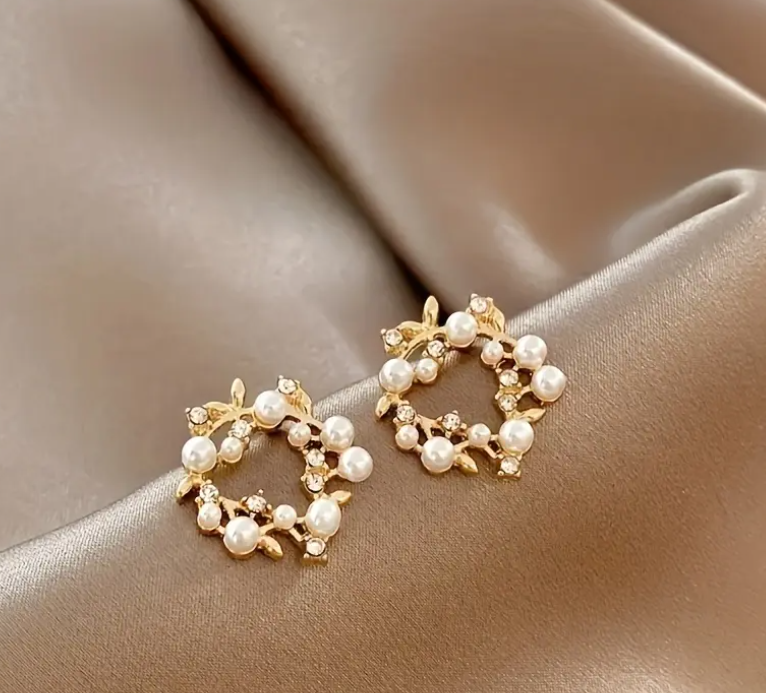 Simple Flower Wreath Pearl Stud Earrings for Women