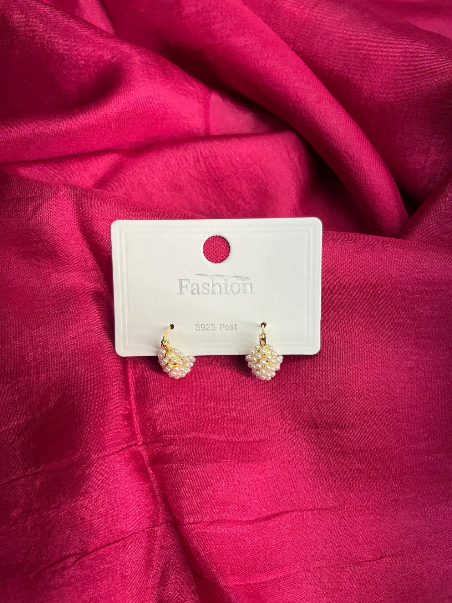 A Pair of Women'S Elegant Imitation Pearl Hoop Earrings